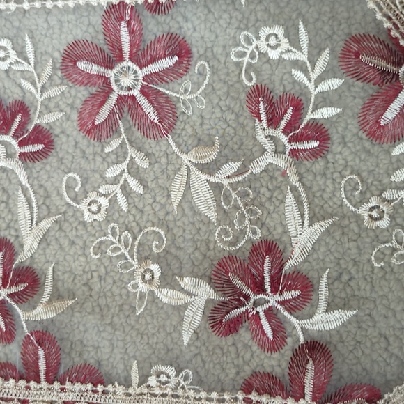 Table Runner - Picture 2 of 4